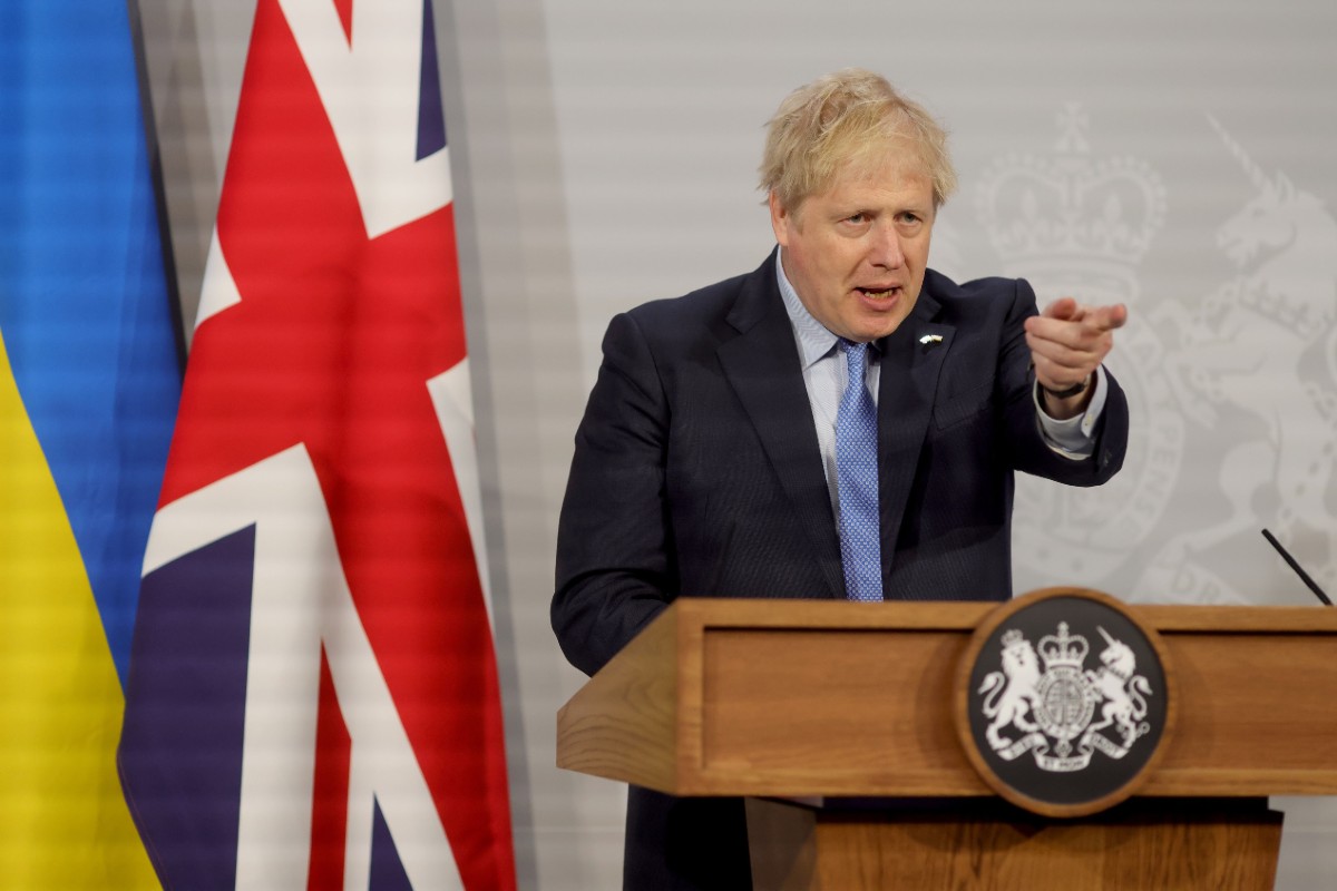Regno Unito, membro Governo palpa due uomini: costretto a dimettersi dai Tory Regno Unito, membro Governo palpa due uomini: costretto a dimettersi dai Tory
