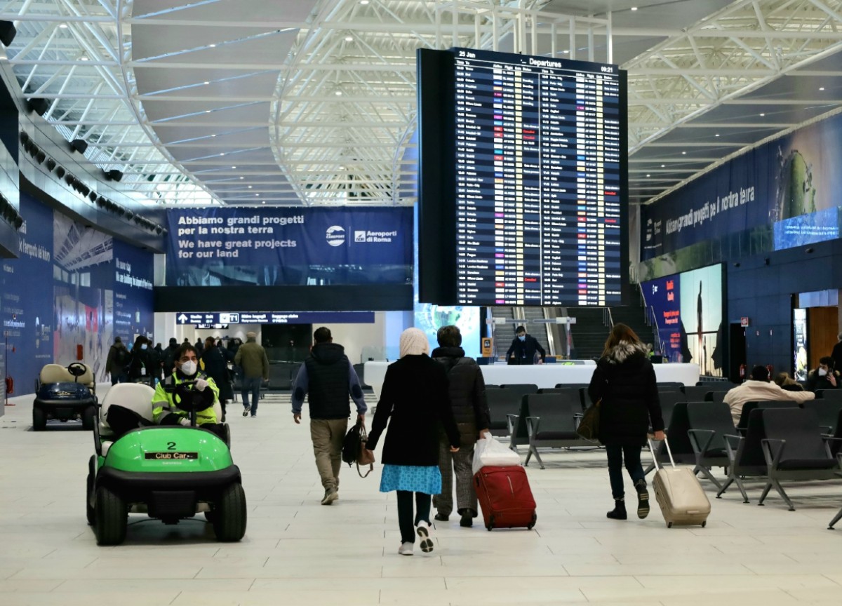 Aeroporti e compagnie in tilt, 7mln di passeggeri a rischio cancellazione volo Aeroporti e compagnie in tilt, 7mln di passeggeri a rischio cancellazione volo