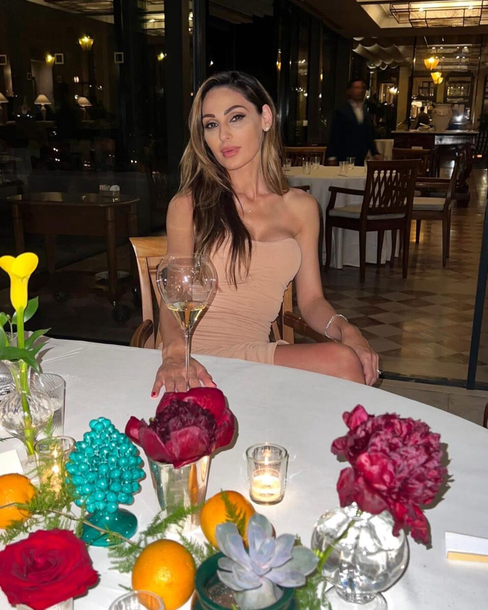Anna Tatangelo pronta per un nuovo amore? Vacanze da single a Taormina