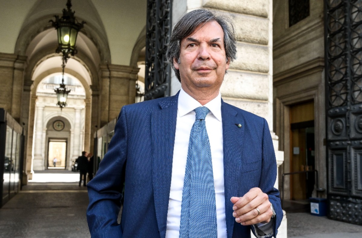 Banche, da Intesa a Unicredit: crolla la fiducia degli investitori in Italia Banche, da Intesa a Unicredit: crolla la fiducia degli investitori in Italia