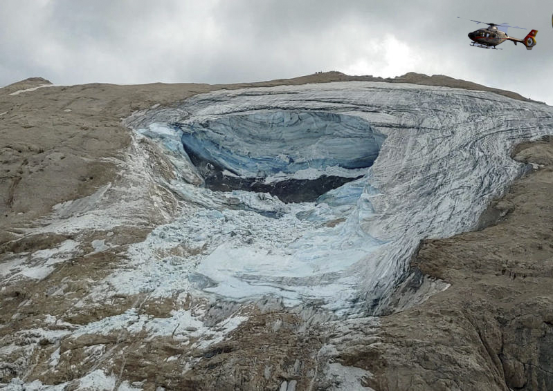 Tragedia Marmolada, 13 dispersi e 7 vittime accertate. “Un altro pezzo cadrà” Tragedia Marmolada, 13 dispersi e 7 vittime accertate. “Un altro pezzo cadrà”