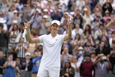 Wimbledon, Sinner travolge Alcaraz. Ora Jannick sfida Djokovic ai quarti