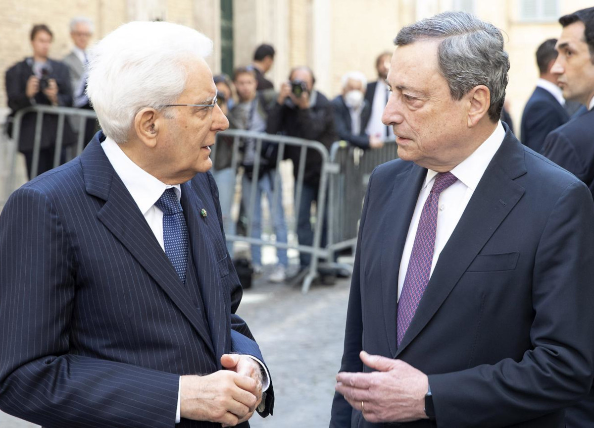 Gas, la doppia mossa italiana. Draghi da Erdogan e Mattarella in Mozambico Gas, la doppia mossa italiana. Draghi da Erdogan e Mattarella in Mozambico