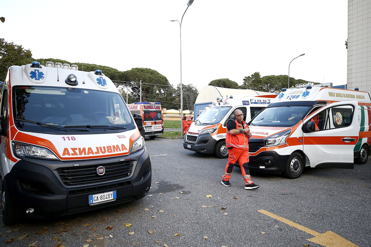 Caldo e Omicron: va in tilt il 118, ambulanze bloccate nei Pronto Soccorso