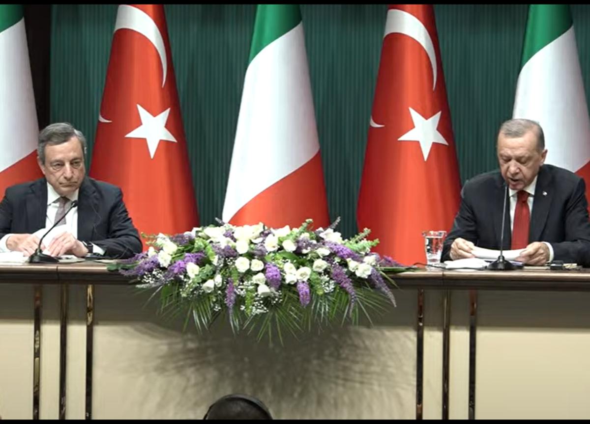 Draghi ad Ankara: “Turchia e Italia amici e partner, uniti contro Mosca” Draghi ad Ankara: “Turchia e Italia amici e partner, uniti contro Mosca”