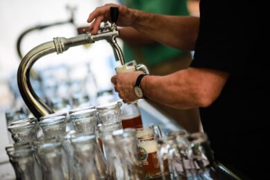 Regno Unito: dilaga la crisi dei pub a causa dell’inflazione al top da 40 anni