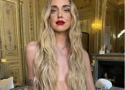 Chiara Ferragni provoca da Parigi mostrando il suo lato B – VIDEO