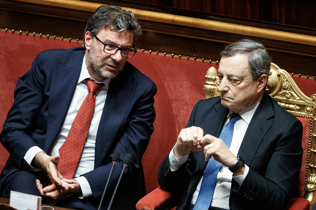 Draghi di Cdx, il piano di Giorgetti & C. Governisti Lega-Fi: avanti senza M5S Draghi di Cdx, il piano di Giorgetti & C. Governisti Lega-Fi: avanti senza M5S