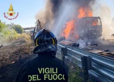 Scontro tra tir sulla A21: uomo carbonizzato, un disperso e due feriti