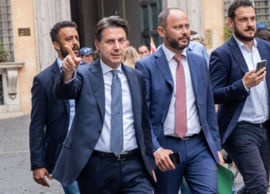 M5s, Conte: “Siamo con un piede fuori dal governo, non reggiamo il moccolo”