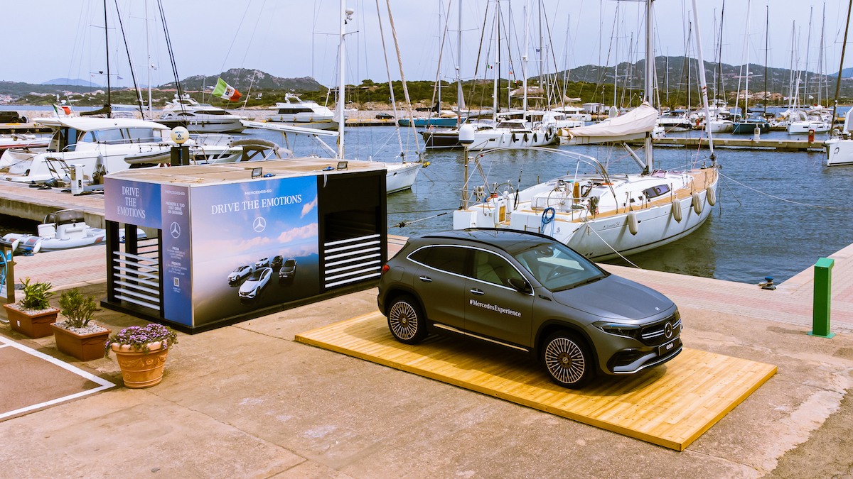 La Costa Smeralda ospita la famiglia Mercedes-EQ per i test drive on demande La Costa Smeralda ospita la famiglia Mercedes-EQ per i test drive on demande