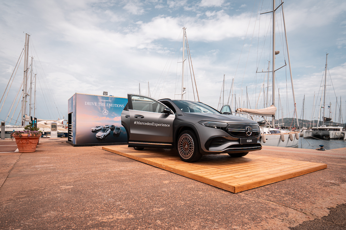La Costa Smeralda ospita la famiglia Mercedes-EQ per i test drive on demande La Costa Smeralda ospita la famiglia Mercedes-EQ per i test drive on demande