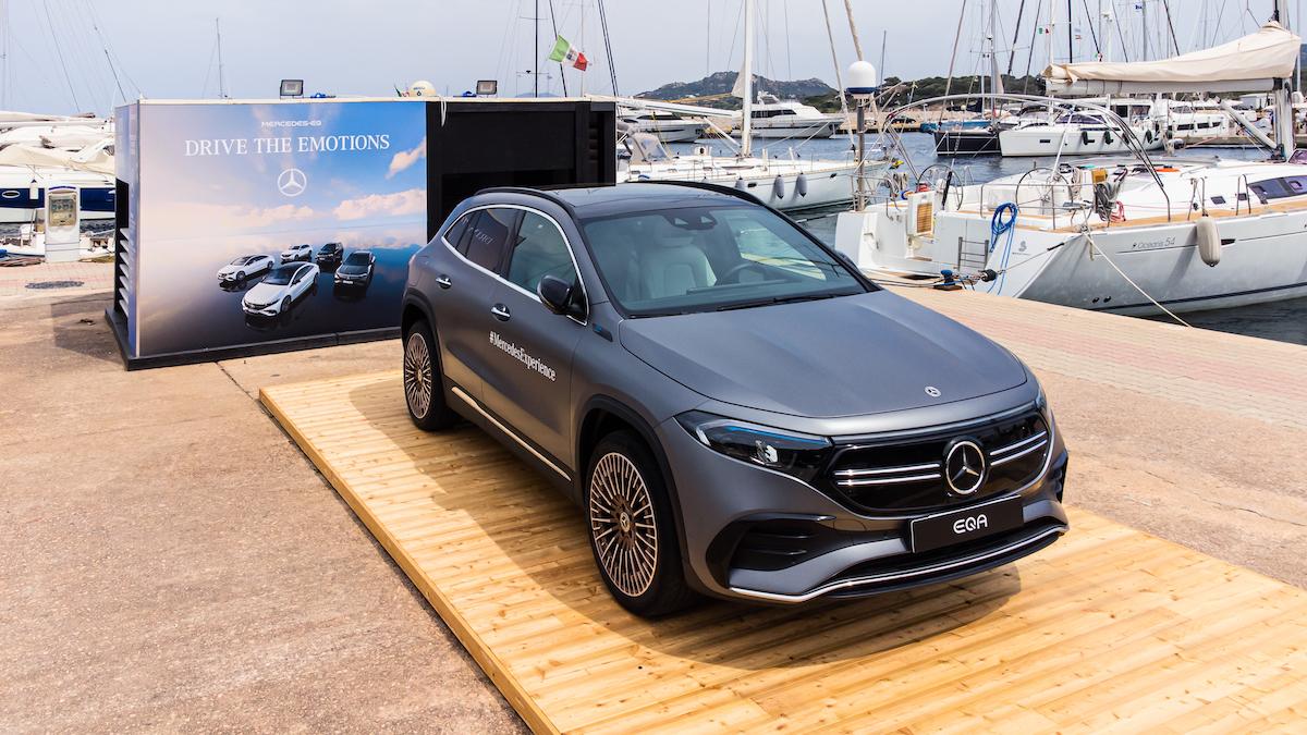 La Costa Smeralda ospita la famiglia Mercedes-EQ per i test drive on demande La Costa Smeralda ospita la famiglia Mercedes-EQ per i test drive on demande