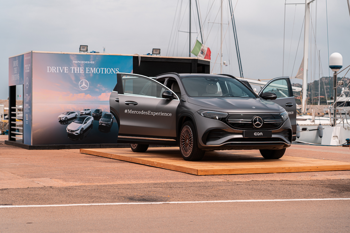 La Costa Smeralda ospita la famiglia Mercedes-EQ per i test drive on demande La Costa Smeralda ospita la famiglia Mercedes-EQ per i test drive on demande