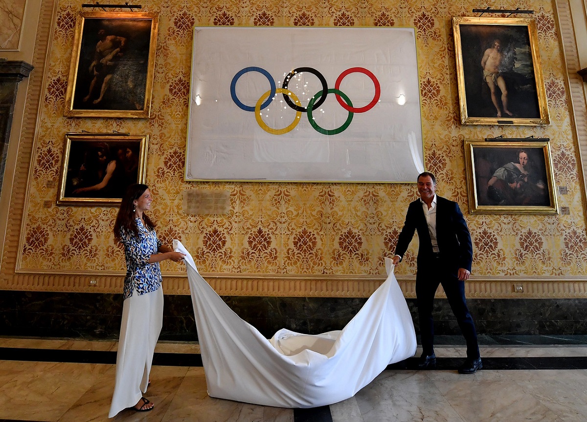 Milano-Cortina 2026: a Palazzo Marino le bandiere olimpica e paralimpica. FOTO Milano-Cortina 2026: a Palazzo Marino le bandiere olimpica e paralimpica. FOTO