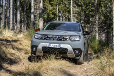 Dacia Duster scende in pista per la Cortina Trail