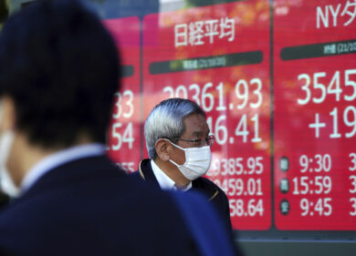 Giappone, ex premier Shinzo Abe ucciso in un attentato: il video dello sparo