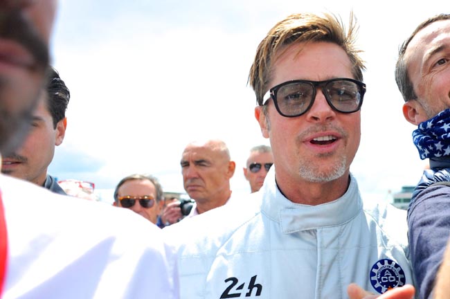 Brad Pitt è diventato cieco, la confessione choc: “La gente non ci crede” Brad Pitt è diventato cieco, la confessione choc: “La gente non ci crede”