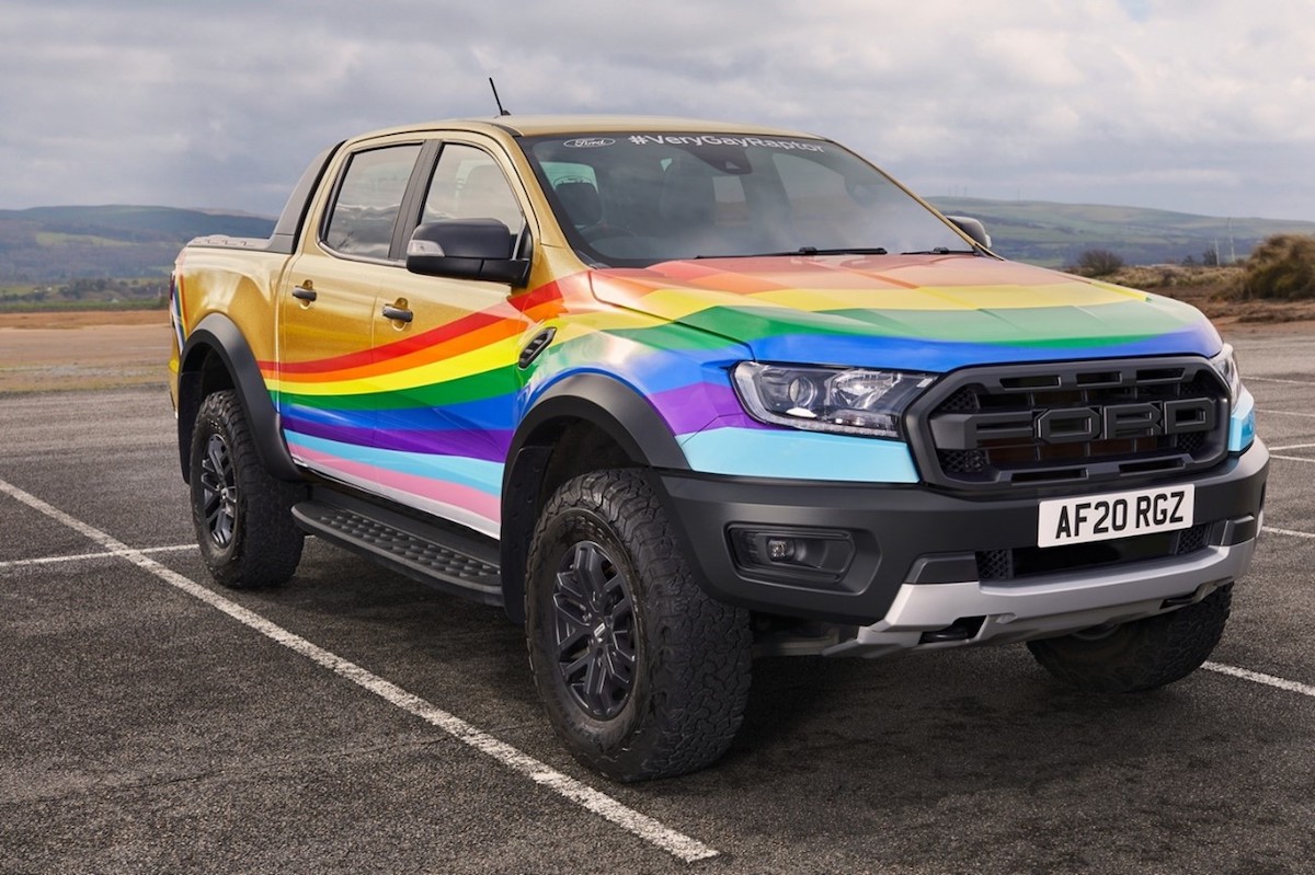 Ford scende in campo per sostenere la comunità LGBTQIA+ di Brescia Ford scende in campo per sostenere la comunità LGBTQIA+ di Brescia