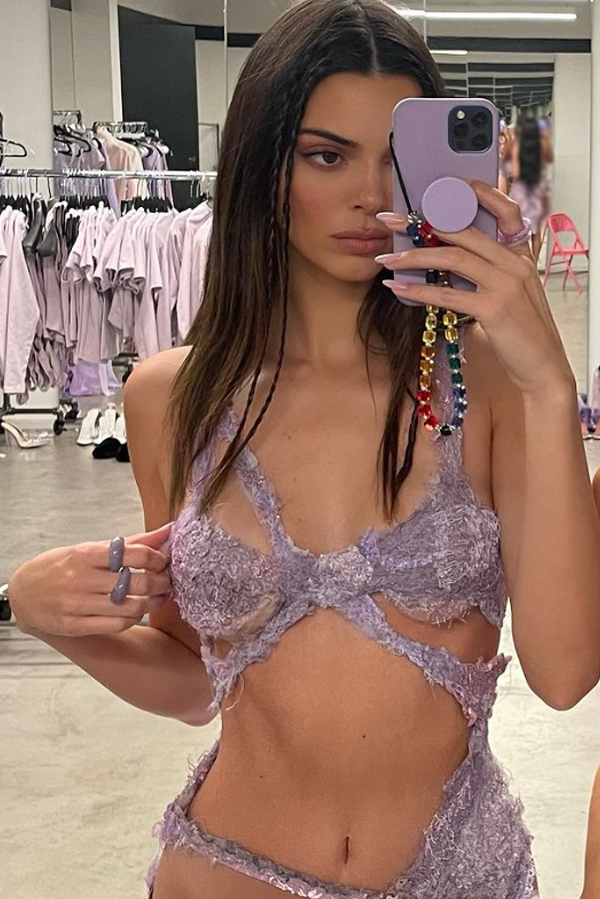 Kardashian, corpi irriconoscibili: ecco come sono cambiate le sorelle. FOTO Kardashian, corpi irriconoscibili: ecco come sono cambiate le sorelle. FOTO