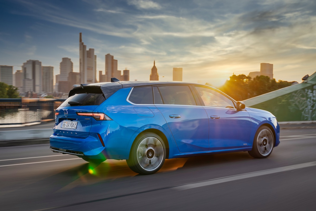 Opel Astra Sports Tourer: spaziosa, sportiva, funzionale e controcorrente