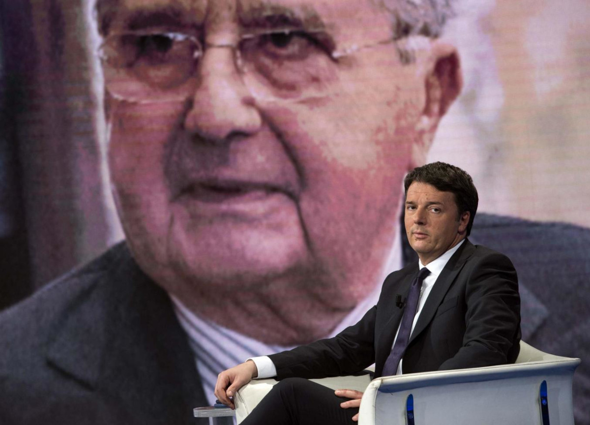 Lobby Uber, l’accusa dell’Espresso: “De Benedetti mediatore col governo Renzi” Lobby Uber, l’accusa dell’Espresso: “De Benedetti mediatore col governo Renzi”
