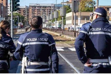 Sesto San Giovanni, furgone travolge mamma e figlio sulle strisce