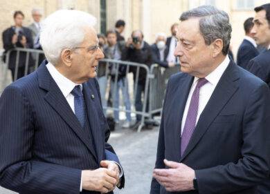 Quirinale, Mattarella a Draghi: “Non sei stato sfiduciato, torna alle Camere”