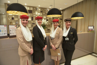 Heathrow chiede di ridurre i voli in estate. Emirates: “È solo colpa vostra”