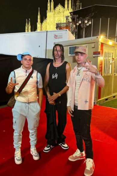 Rhove replica inferocito ai Pinguini Tattici Nucleari ma fa una figuraccia