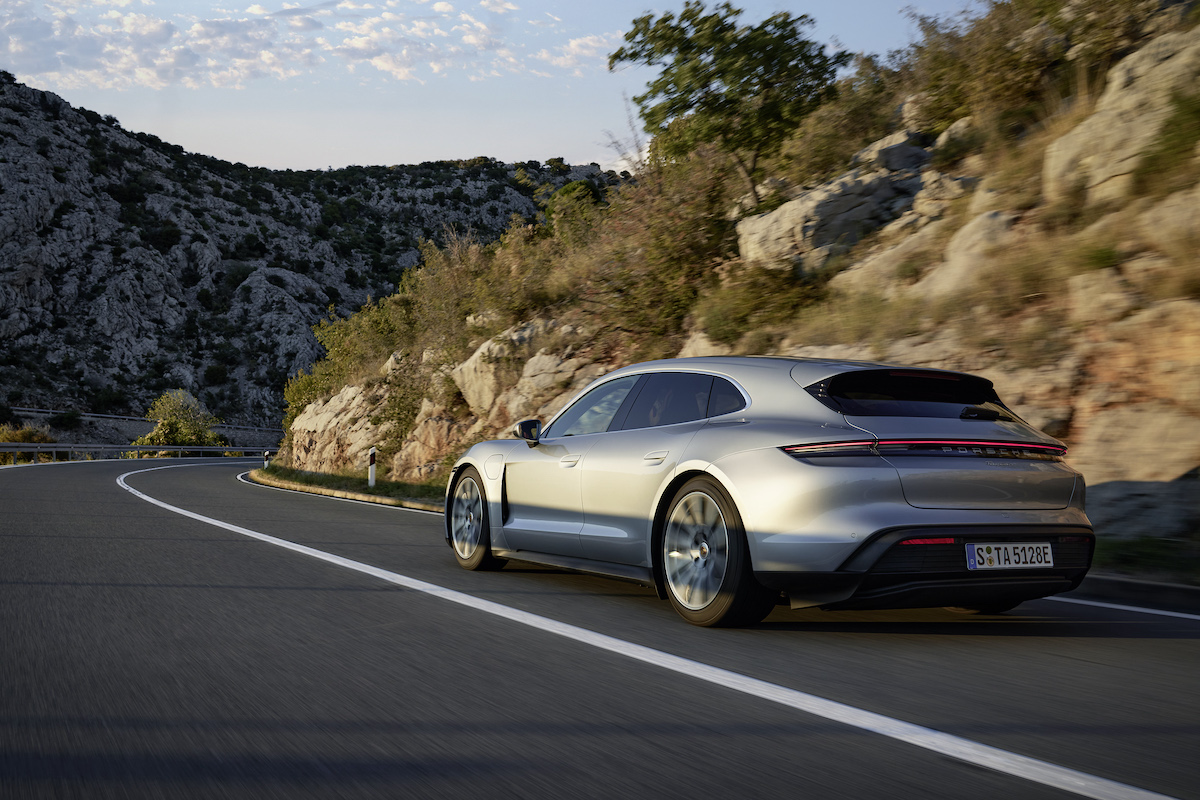 Porsche Taycan Turbo S Sport Turismo: un dragster per tutti i giorni Porsche Taycan Turbo S Sport Turismo: un dragster per tutti i giorni