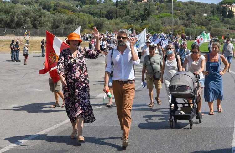 Gas, proteste bipartisan in piazza a Piombino contro il rigassificatore. FOTO
