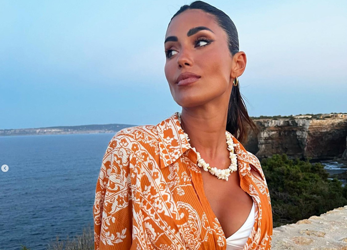 Federica Nargi in bikini a Formentera, le sue curve fanno impazzire il web