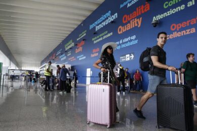 Cieli neri, domenica di caos per i voli: stop Enav, Ryanair, EasyJet e Volotea