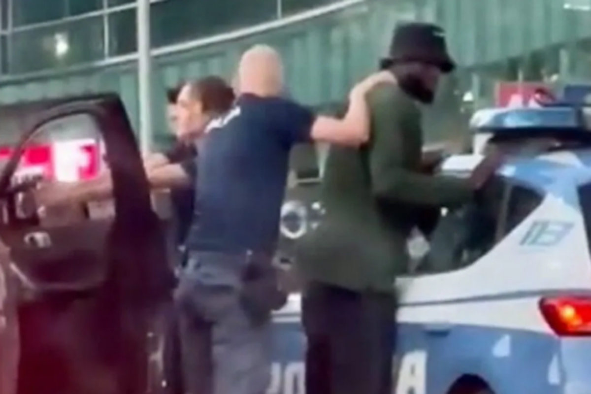 Bakayoko perquisito dalla polizia a Milano, ma si tratta di un errore. VIDEO Bakayoko perquisito dalla polizia a Milano, ma si tratta di un errore. VIDEO
