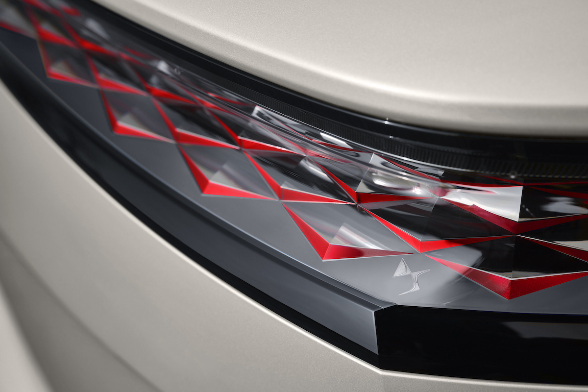 In viaggio nel futuro con nuovo DS7 In viaggio nel futuro con nuovo DS7