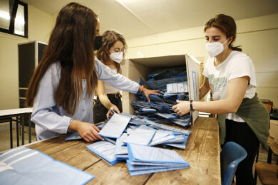 Elezioni, sondaggi: FdI primo partito, maggioranza al Cdx. Vota il tuo partito