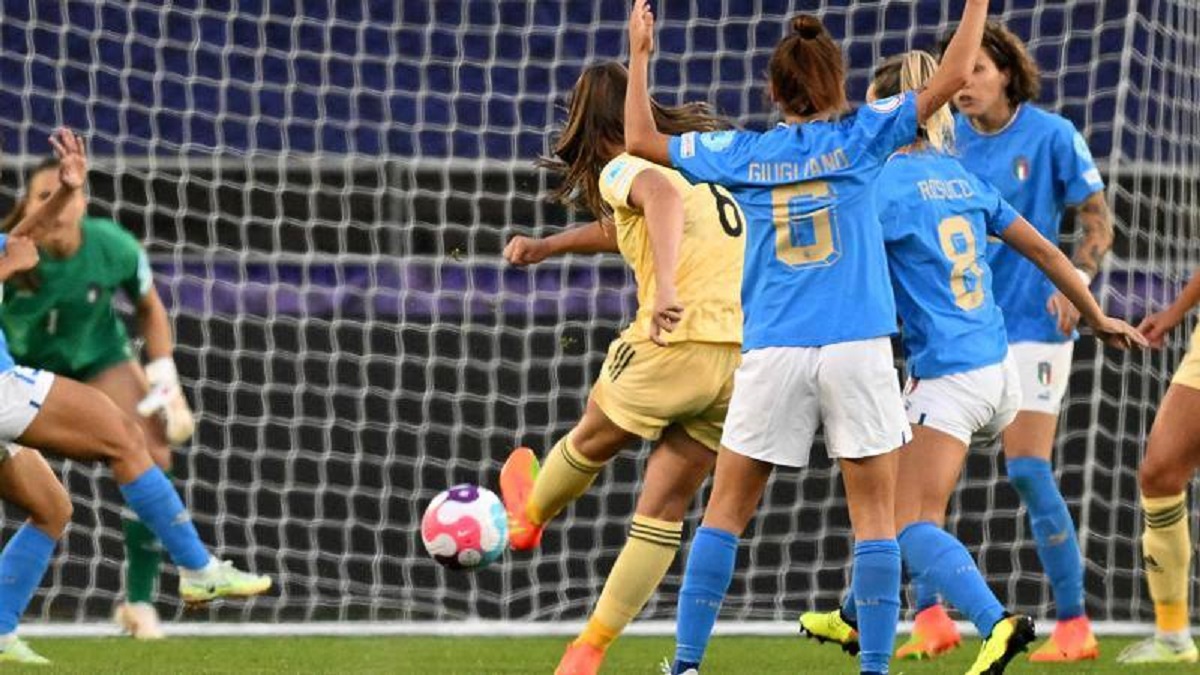 Ascolti TV ieri 18 luglio 2022: quasi 3 milioni a sostenere l’Italia femminile Ascolti TV ieri 18 luglio 2022: quasi 3 milioni a sostenere l’Italia femminile