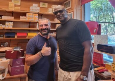 Michael Jordan a Milano, la foto in un negozio di sigari