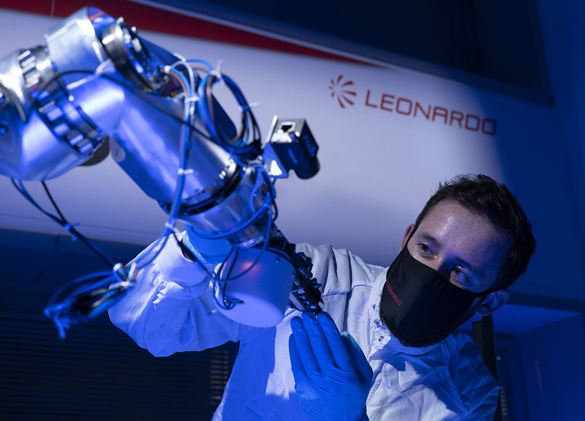 Leonardo, accordo con ESA per braccio robotico su Marte Leonardo, accordo con ESA per braccio robotico su Marte