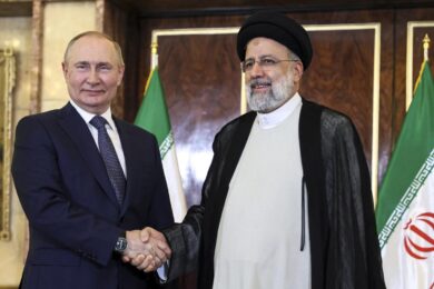 Putin in Iran salda l’asse anti Nato. Erdogan chiede il via libera sui curdi