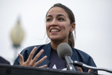 Usa, manifestazione pro aborto: arrestati 17 dem compresa Ocasio-Cortez