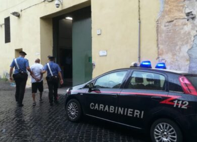 Spranghe contro un 34enne, arrestate quattro persone