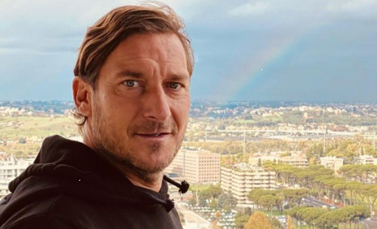 Francesco Totti vola in Tanzania per riconquistare Ilary Francesco Totti vola in Tanzania per riconquistare Ilary