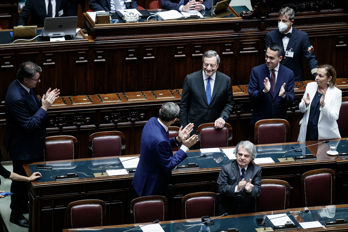 Governo, Draghi in cdm: “Rimettiamoci al lavoro”. Elezioni il 25 settembre Governo, Draghi in cdm: “Rimettiamoci al lavoro”. Elezioni il 25 settembre