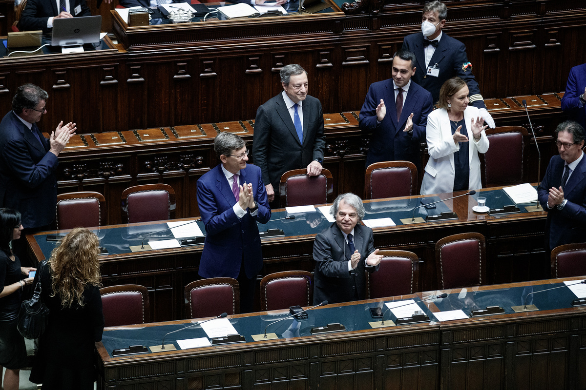 Governo, Draghi in cdm: “Rimettiamoci al lavoro”. Elezioni il 25 settembre Governo, Draghi in cdm: “Rimettiamoci al lavoro”. Elezioni il 25 settembre