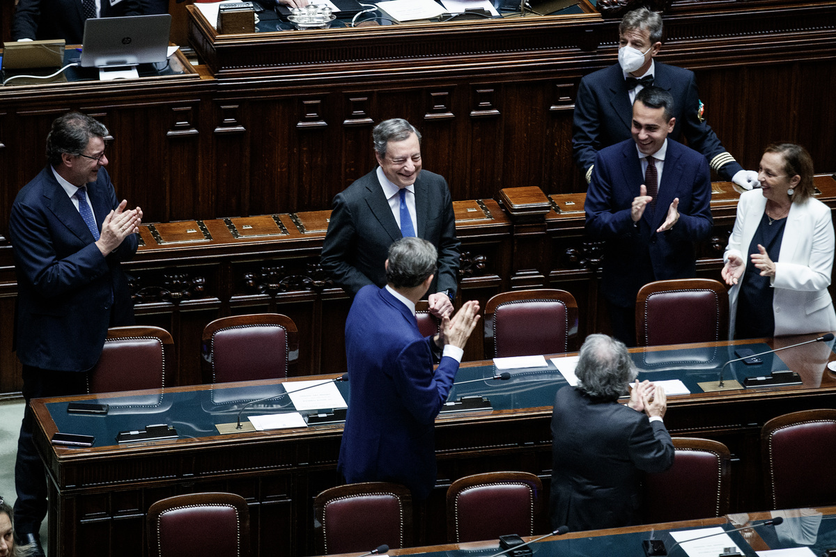 Governo, Draghi in cdm: “Rimettiamoci al lavoro”. Elezioni il 25 settembre Governo, Draghi in cdm: “Rimettiamoci al lavoro”. Elezioni il 25 settembre