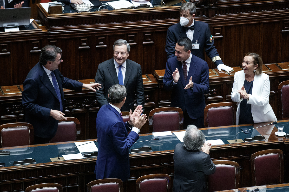 Governo, Draghi in cdm: “Rimettiamoci al lavoro”. Elezioni il 25 settembre Governo, Draghi in cdm: “Rimettiamoci al lavoro”. Elezioni il 25 settembre