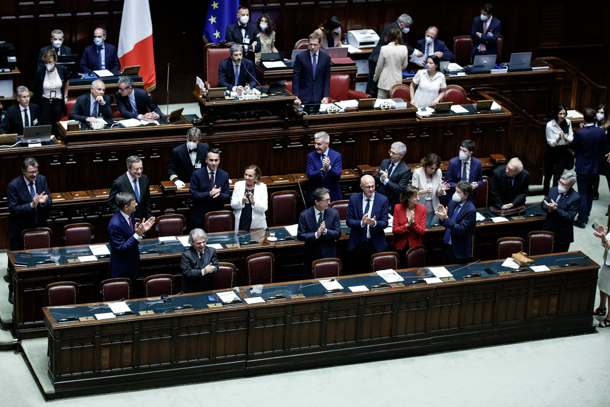 Governo, Draghi in cdm: “Rimettiamoci al lavoro”. Elezioni il 25 settembre Governo, Draghi in cdm: “Rimettiamoci al lavoro”. Elezioni il 25 settembre