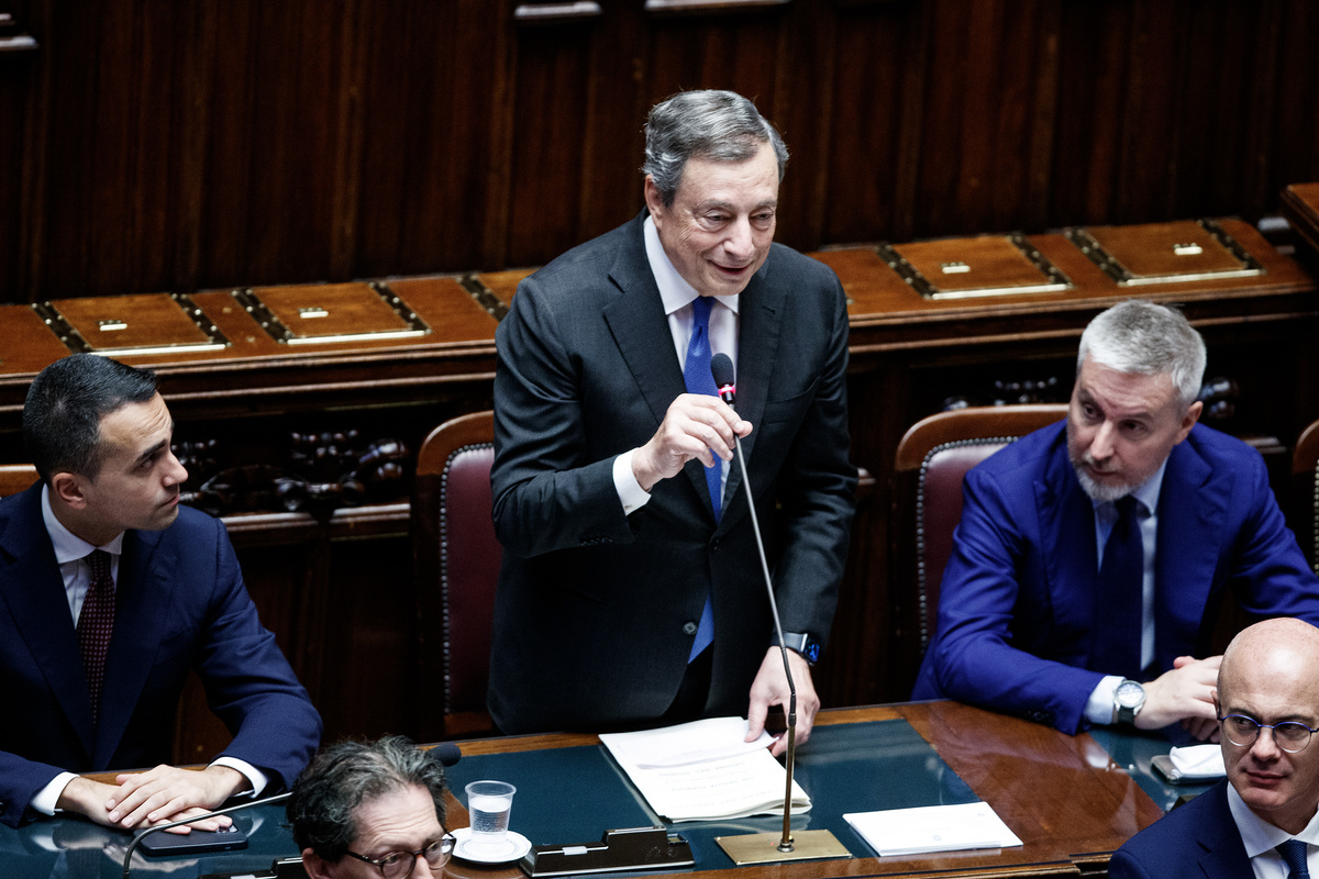 Governo, Draghi in cdm: “Rimettiamoci al lavoro”. Elezioni il 25 settembre Governo, Draghi in cdm: “Rimettiamoci al lavoro”. Elezioni il 25 settembre